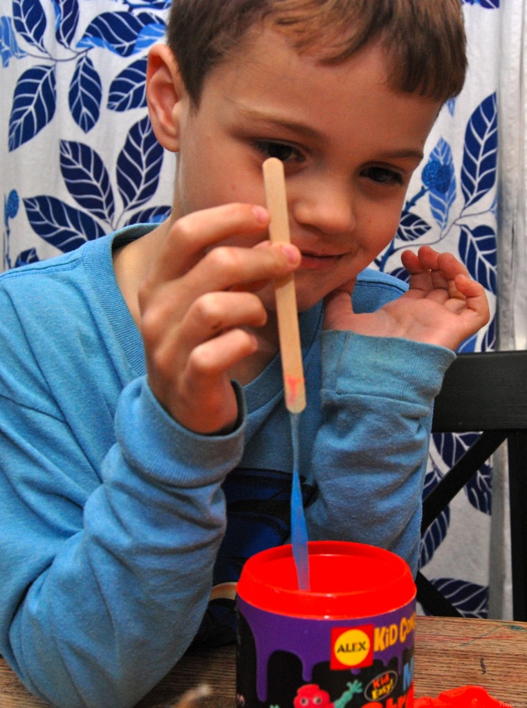 Make Stretch Putty having fun with ALEX Toys Play Dr Mom